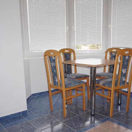 Villa Latina With 6 Apartments And A Shared Pool Вир Екстер'єр фото