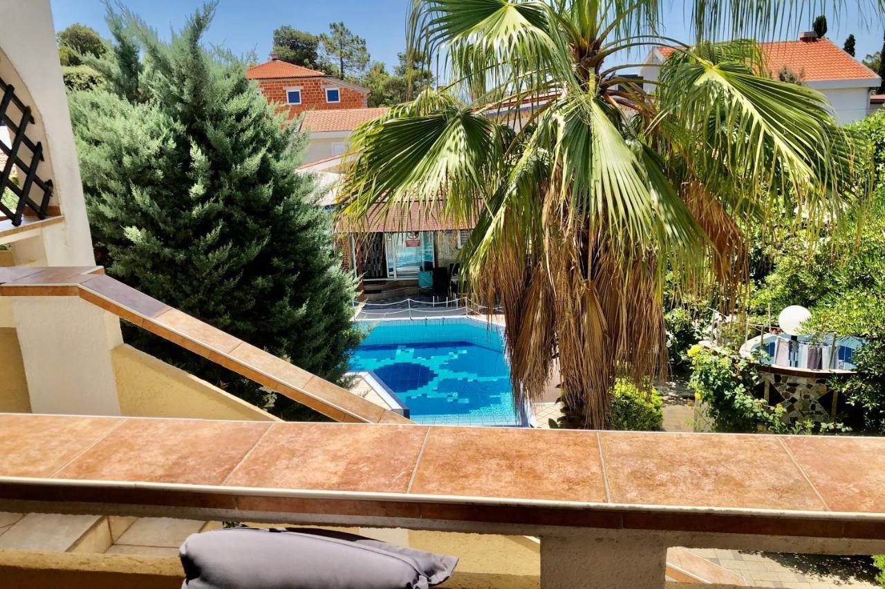 Villa Latina With 6 Apartments And A Shared Pool Вир Екстер'єр фото