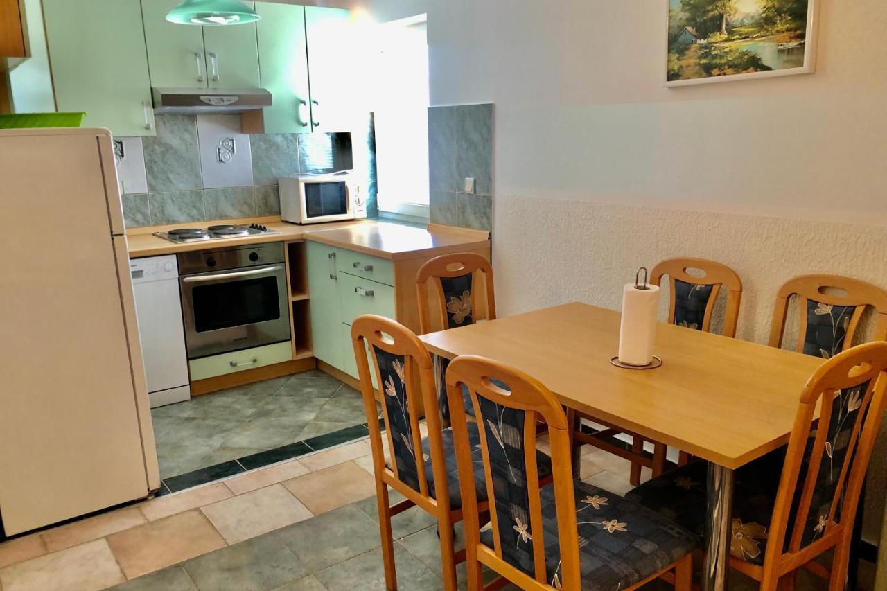 Villa Latina With 6 Apartments And A Shared Pool Вир Екстер'єр фото