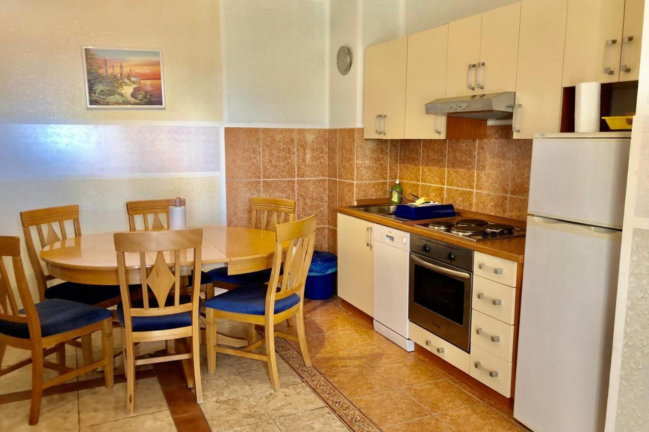 Villa Latina With 6 Apartments And A Shared Pool Вир Екстер'єр фото