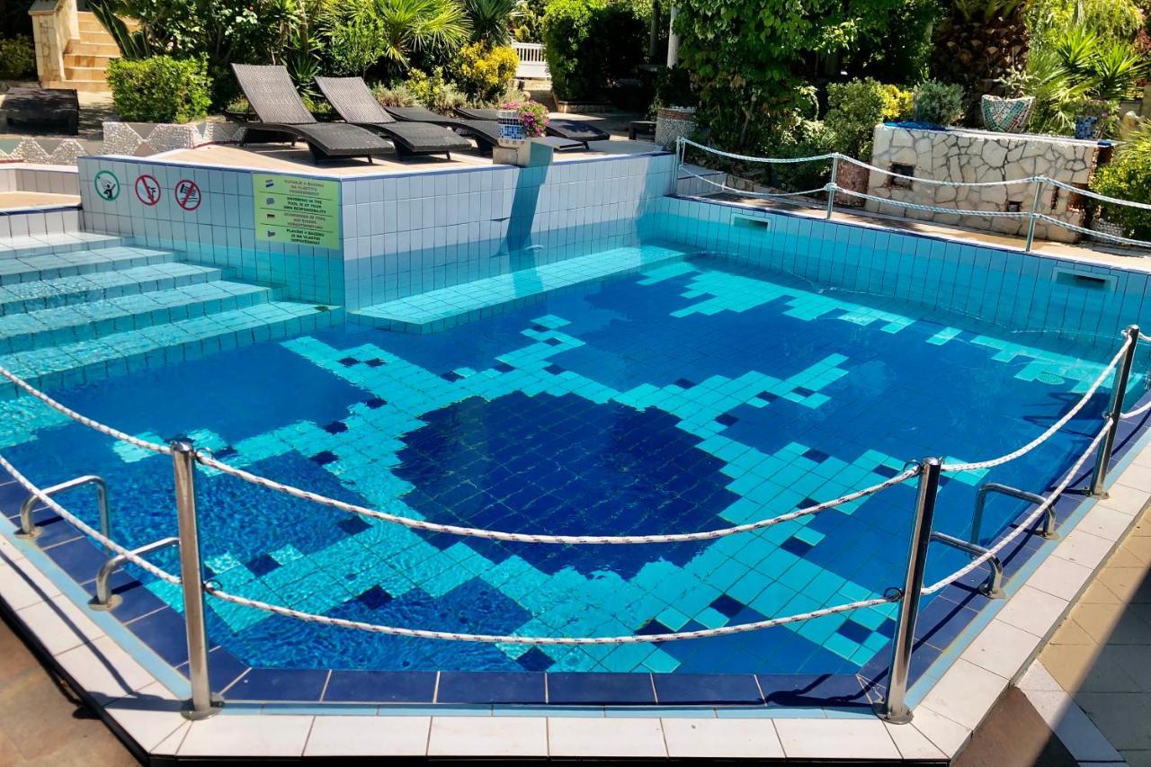 Villa Latina With 6 Apartments And A Shared Pool Вир Екстер'єр фото