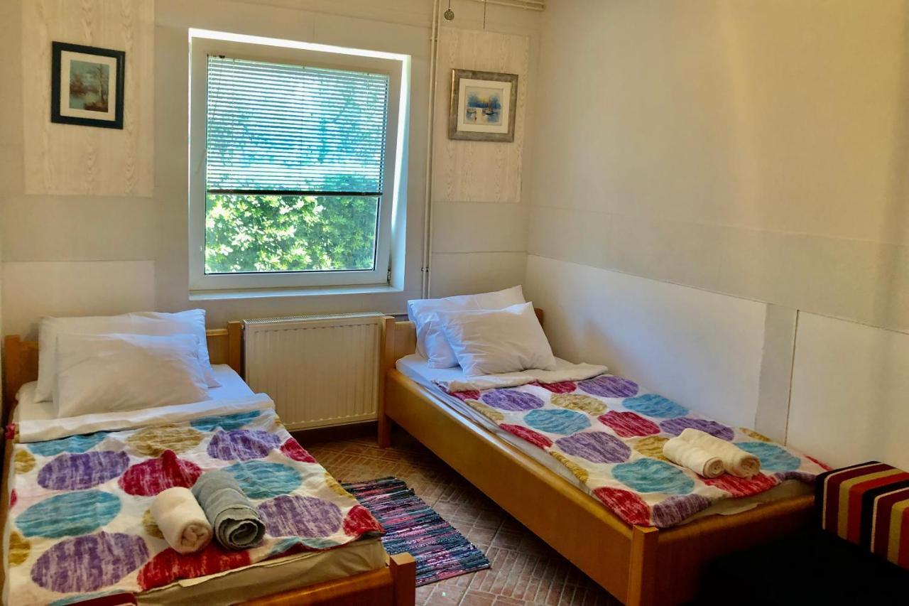 Villa Latina With 6 Apartments And A Shared Pool Вир Екстер'єр фото