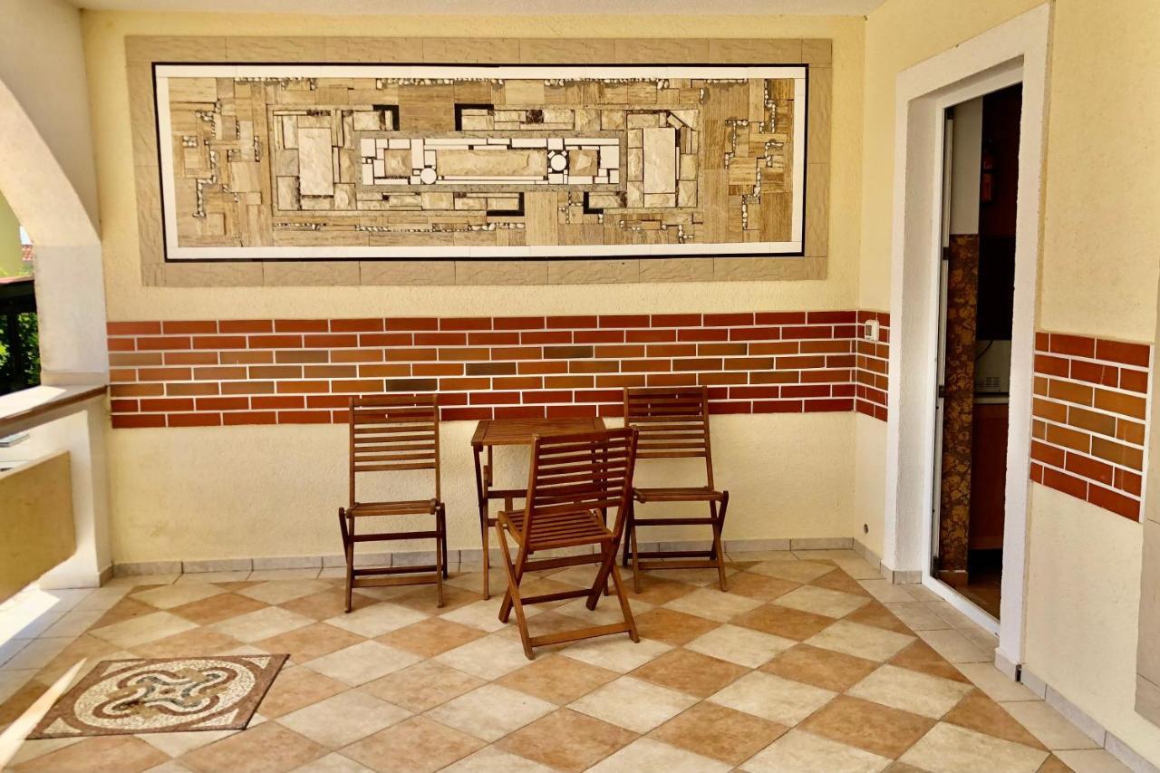 Villa Latina With 6 Apartments And A Shared Pool Вир Екстер'єр фото