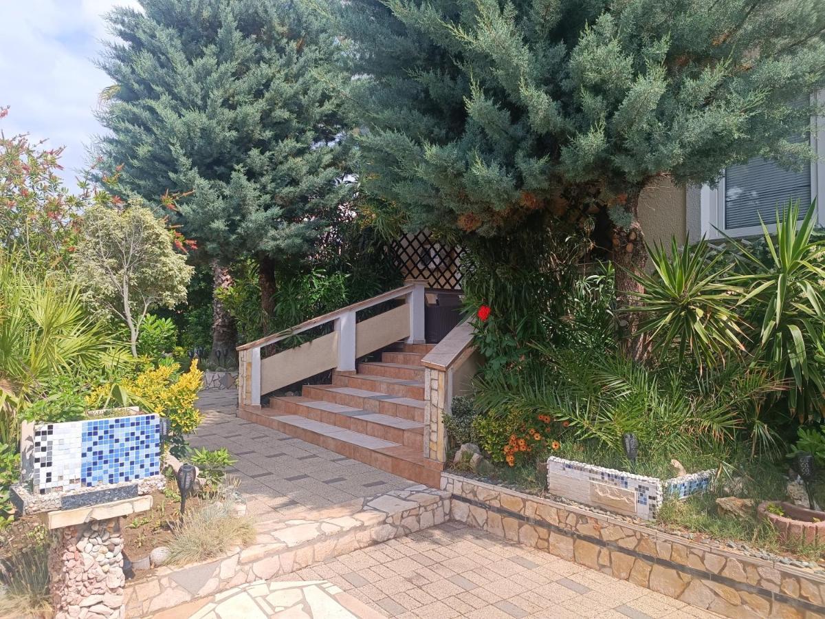 Villa Latina With 6 Apartments And A Shared Pool Вир Екстер'єр фото