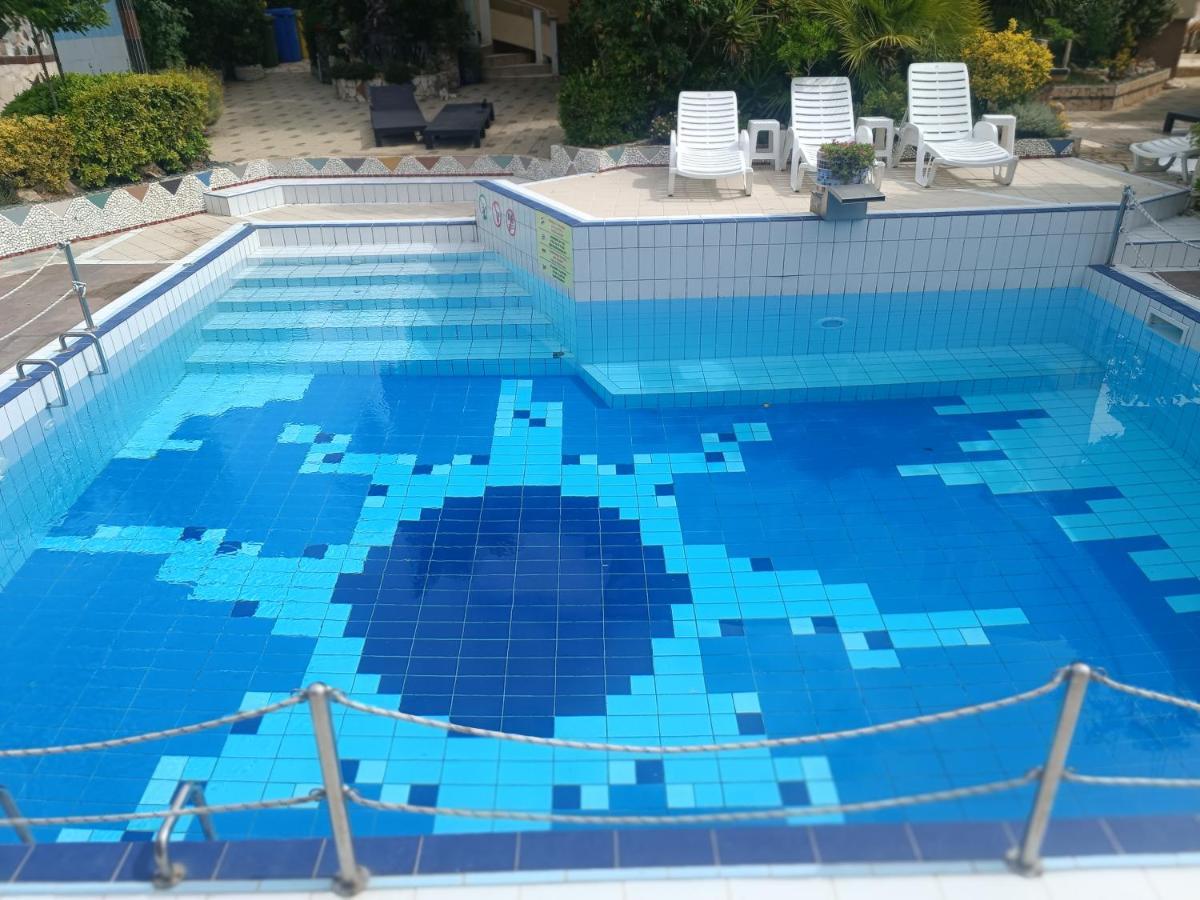 Villa Latina With 6 Apartments And A Shared Pool Вир Екстер'єр фото