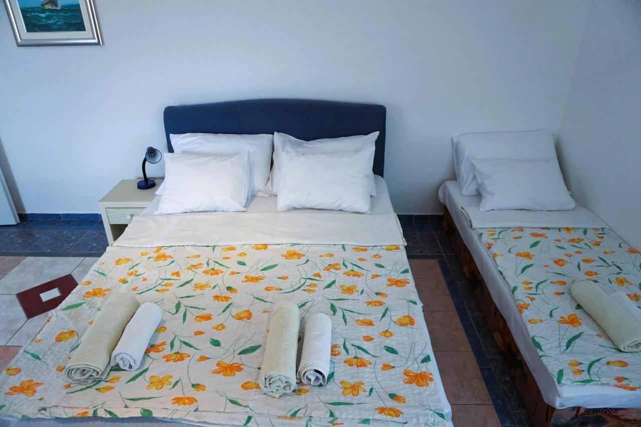 Villa Latina With 6 Apartments And A Shared Pool Вир Екстер'єр фото