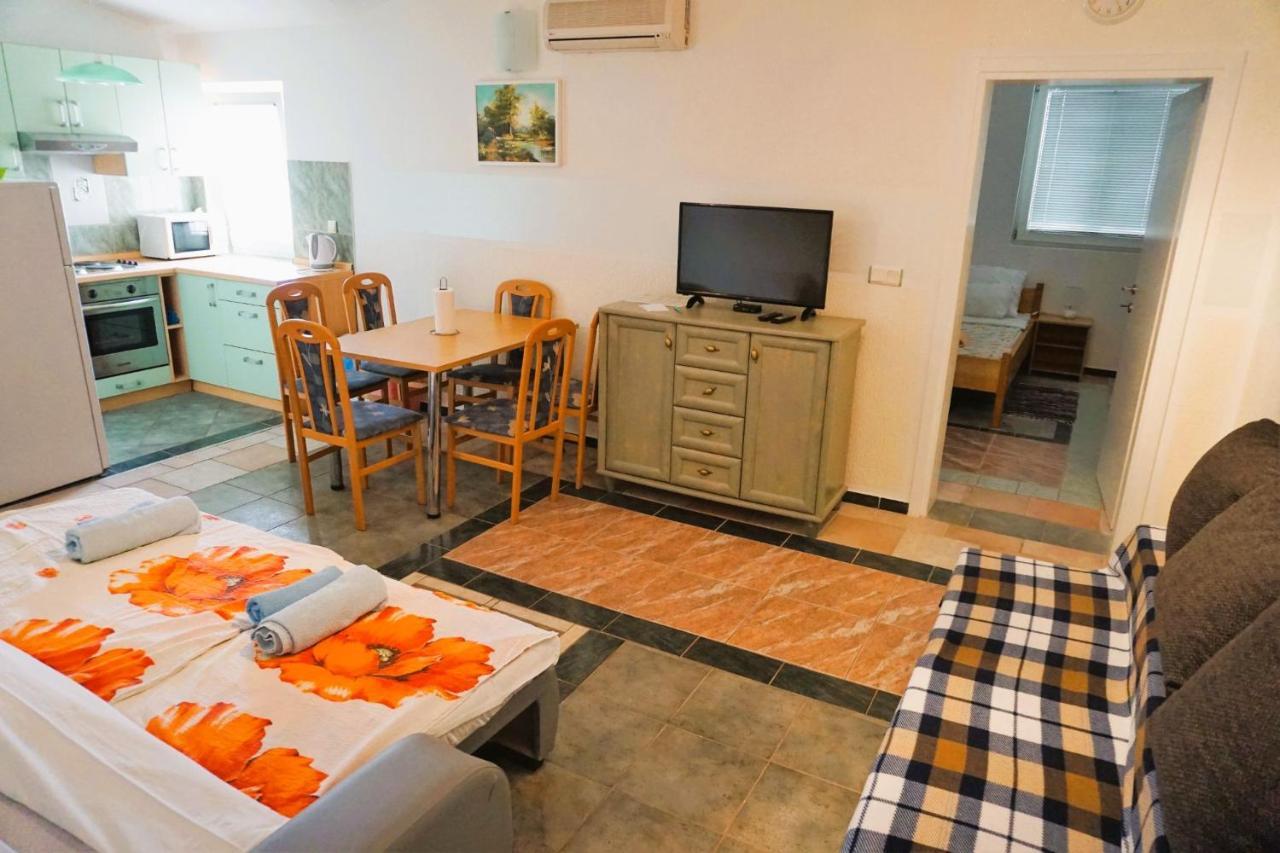 Villa Latina With 6 Apartments And A Shared Pool Вир Екстер'єр фото