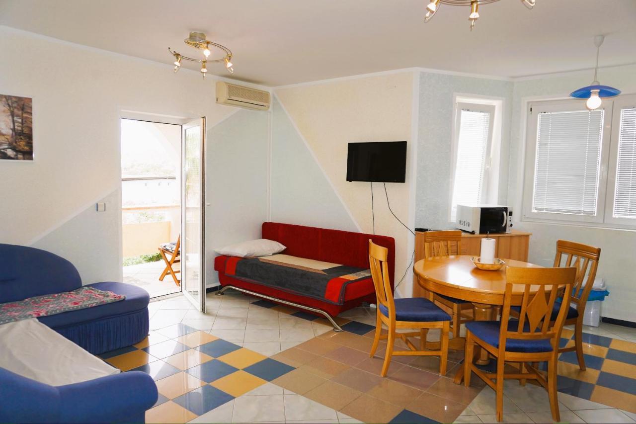 Villa Latina With 6 Apartments And A Shared Pool Вир Екстер'єр фото