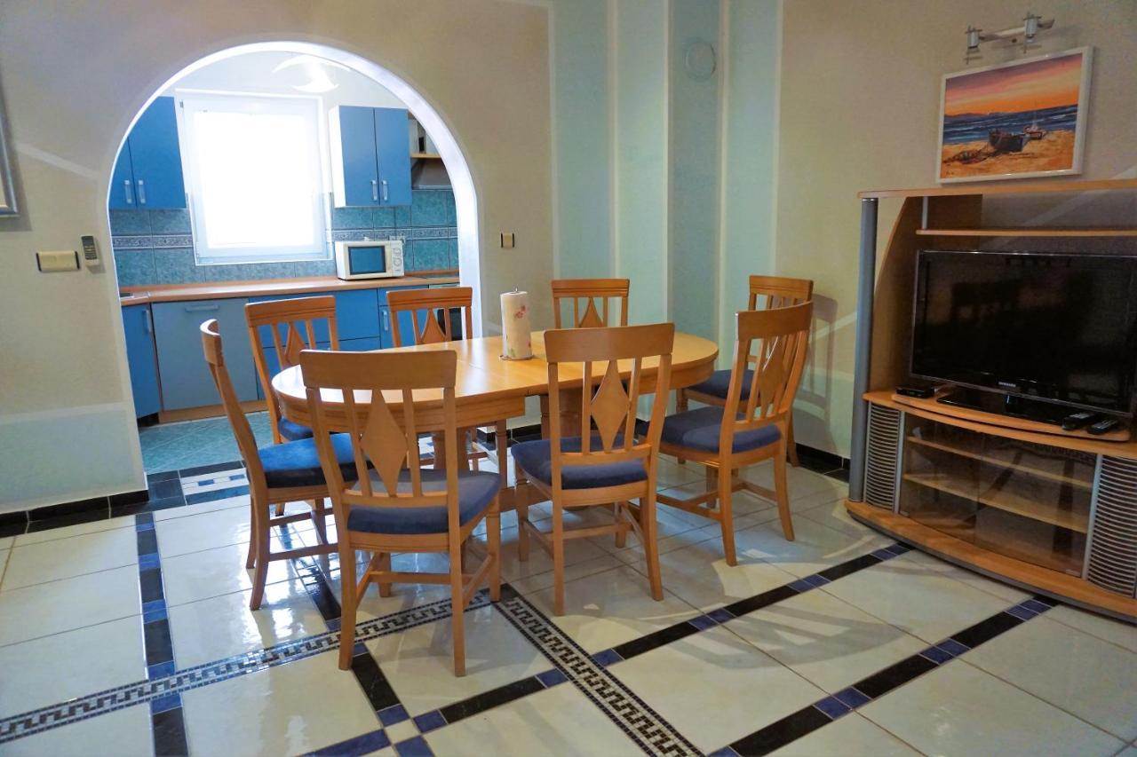Villa Latina With 6 Apartments And A Shared Pool Вир Екстер'єр фото