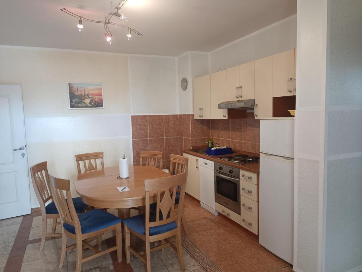 Villa Latina With 6 Apartments And A Shared Pool Вир Екстер'єр фото