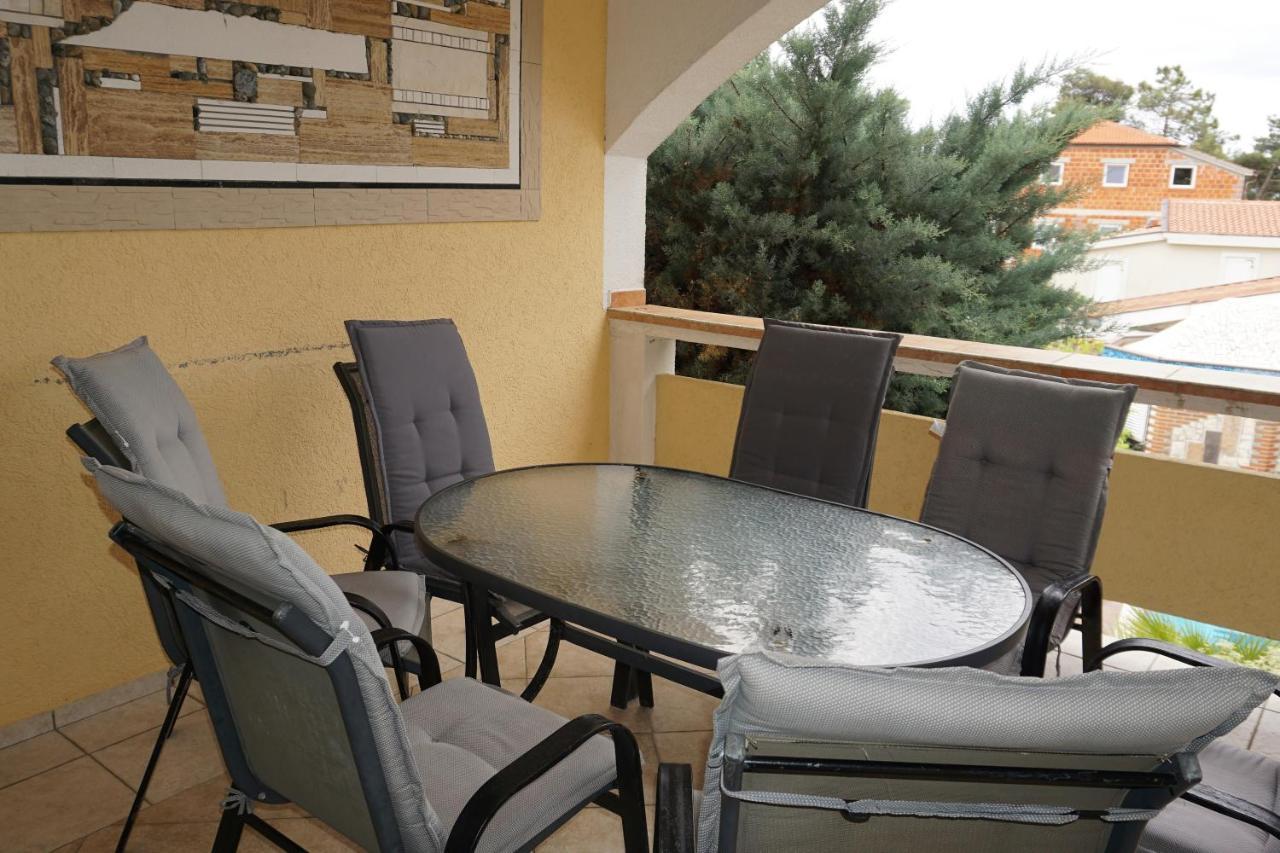 Villa Latina With 6 Apartments And A Shared Pool Вир Екстер'єр фото