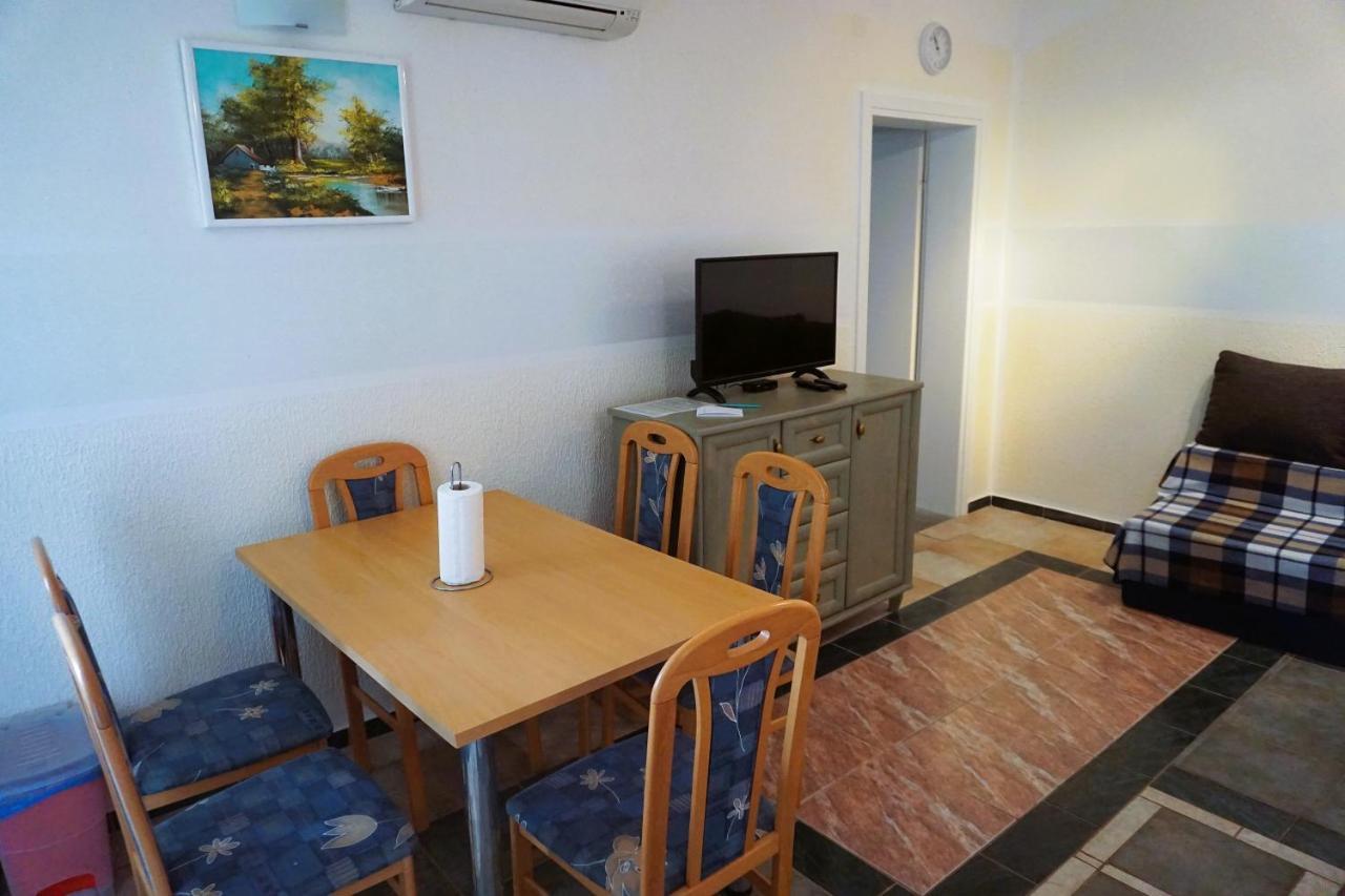 Villa Latina With 6 Apartments And A Shared Pool Вир Екстер'єр фото