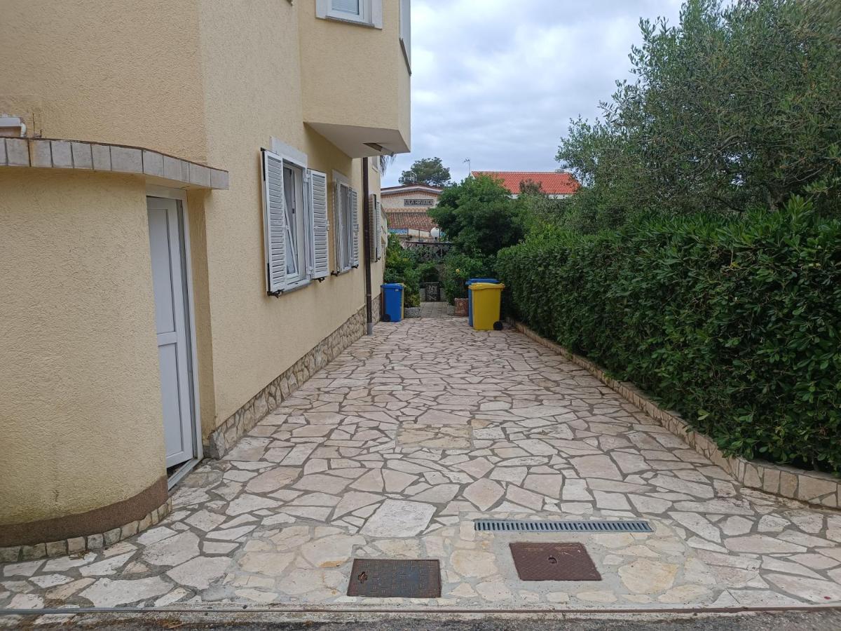Villa Latina With 6 Apartments And A Shared Pool Вир Екстер'єр фото