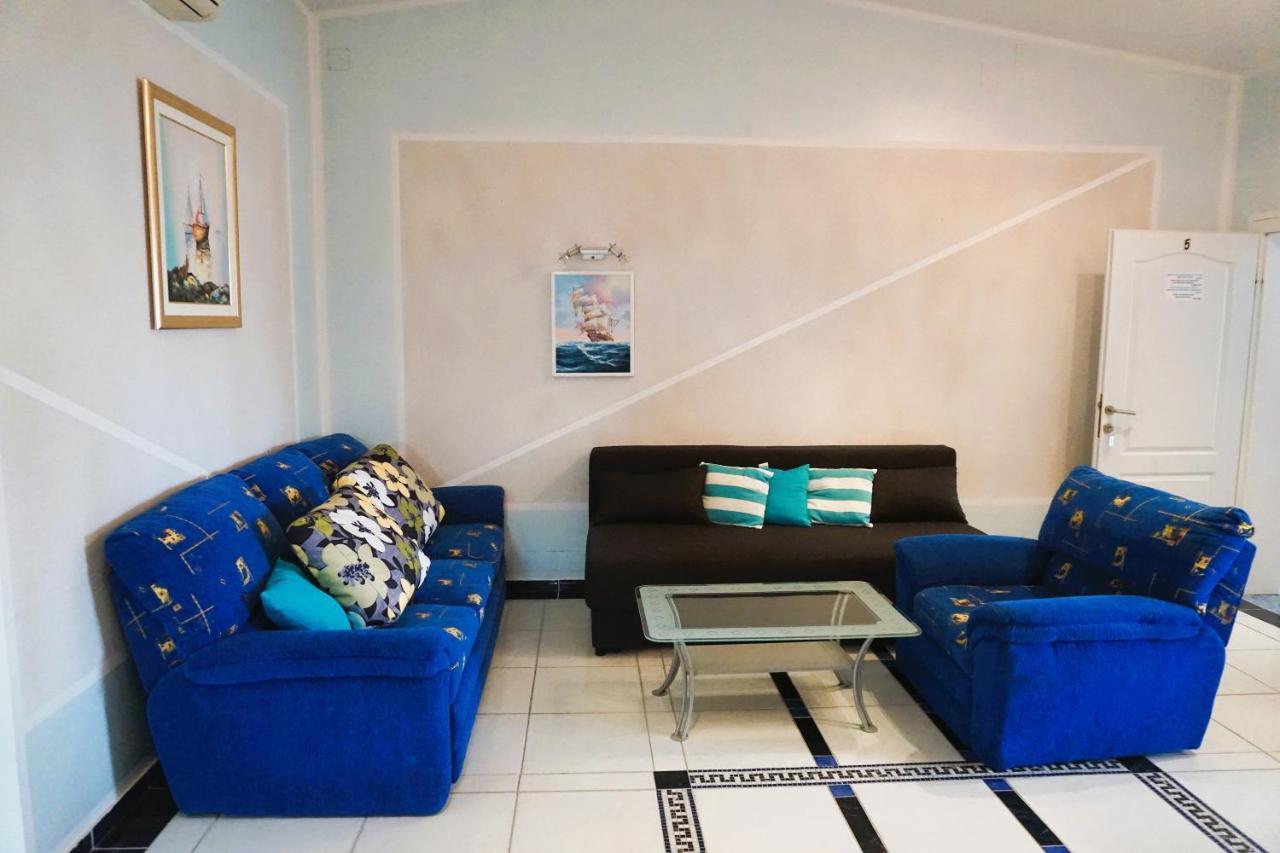 Villa Latina With 6 Apartments And A Shared Pool Вир Екстер'єр фото