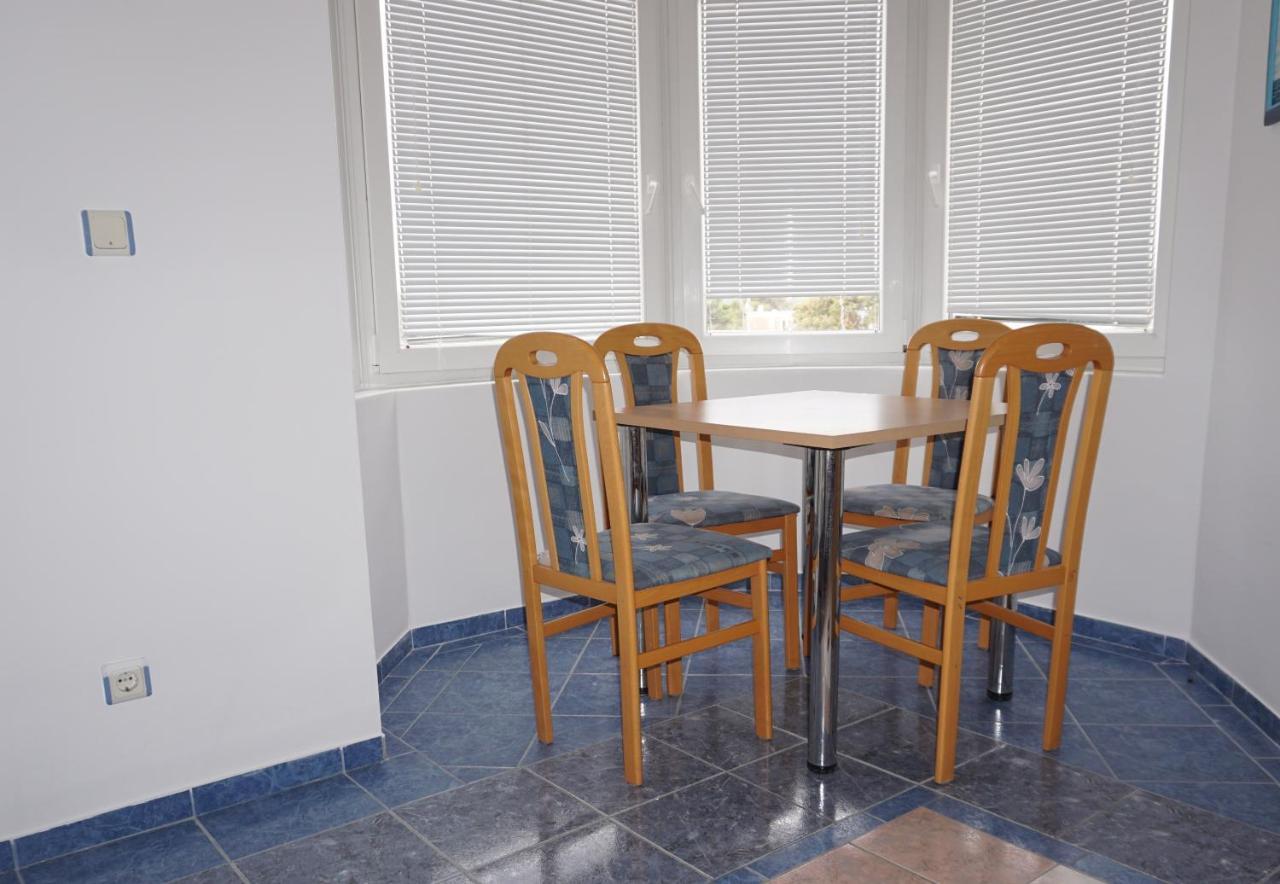 Villa Latina With 6 Apartments And A Shared Pool Вир Екстер'єр фото