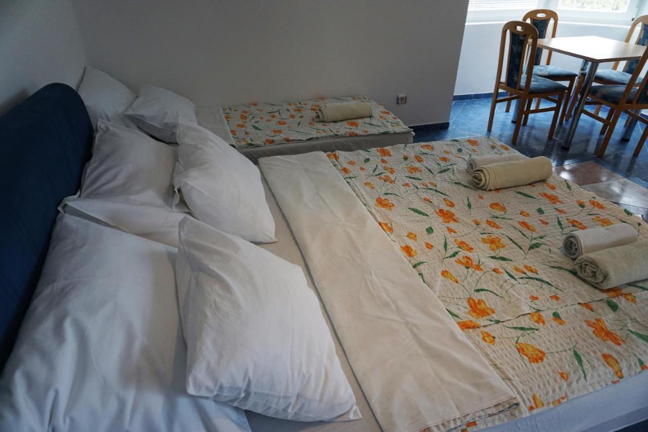 Villa Latina With 6 Apartments And A Shared Pool Вир Екстер'єр фото