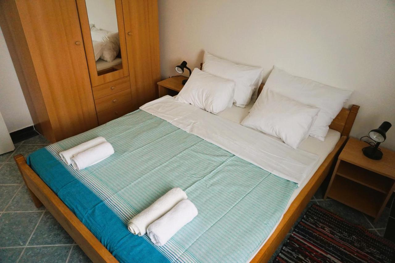 Villa Latina With 6 Apartments And A Shared Pool Вир Екстер'єр фото